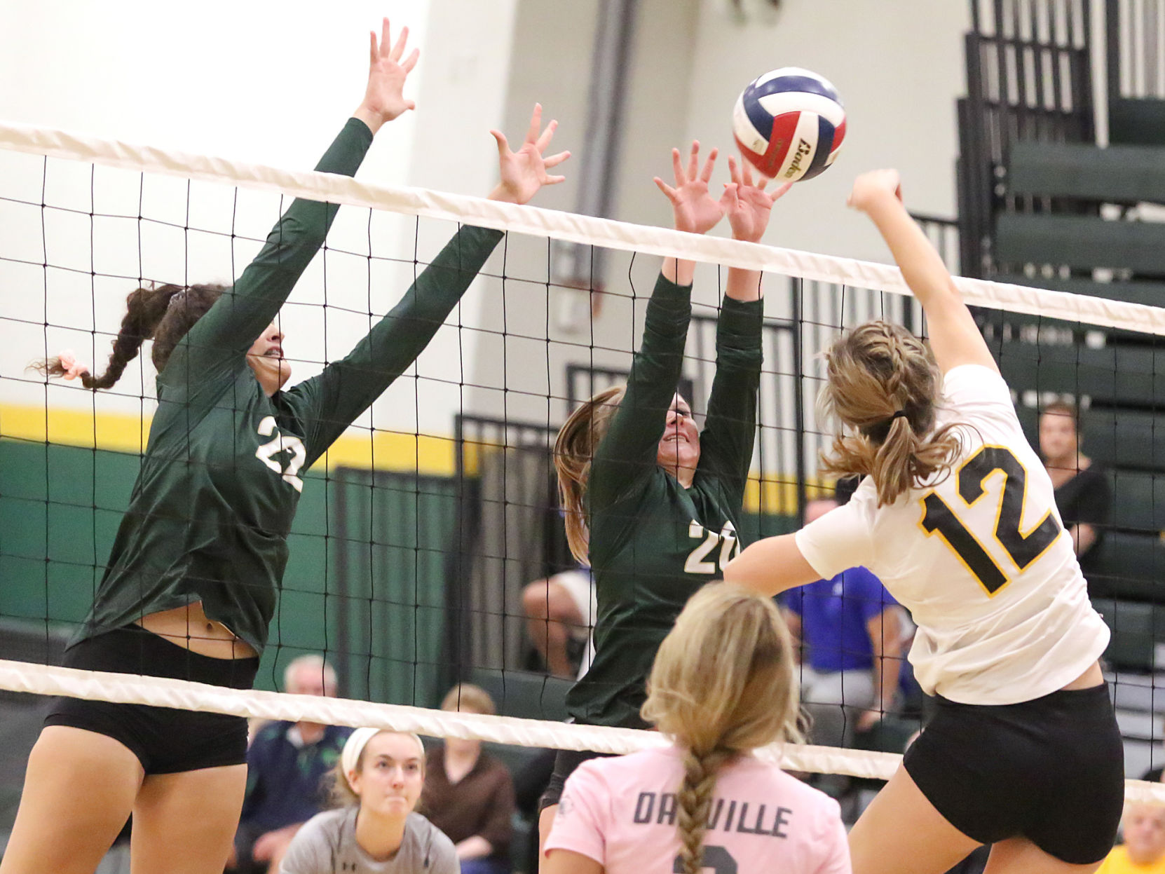 Lindbergh vs. Oakville volleyball
